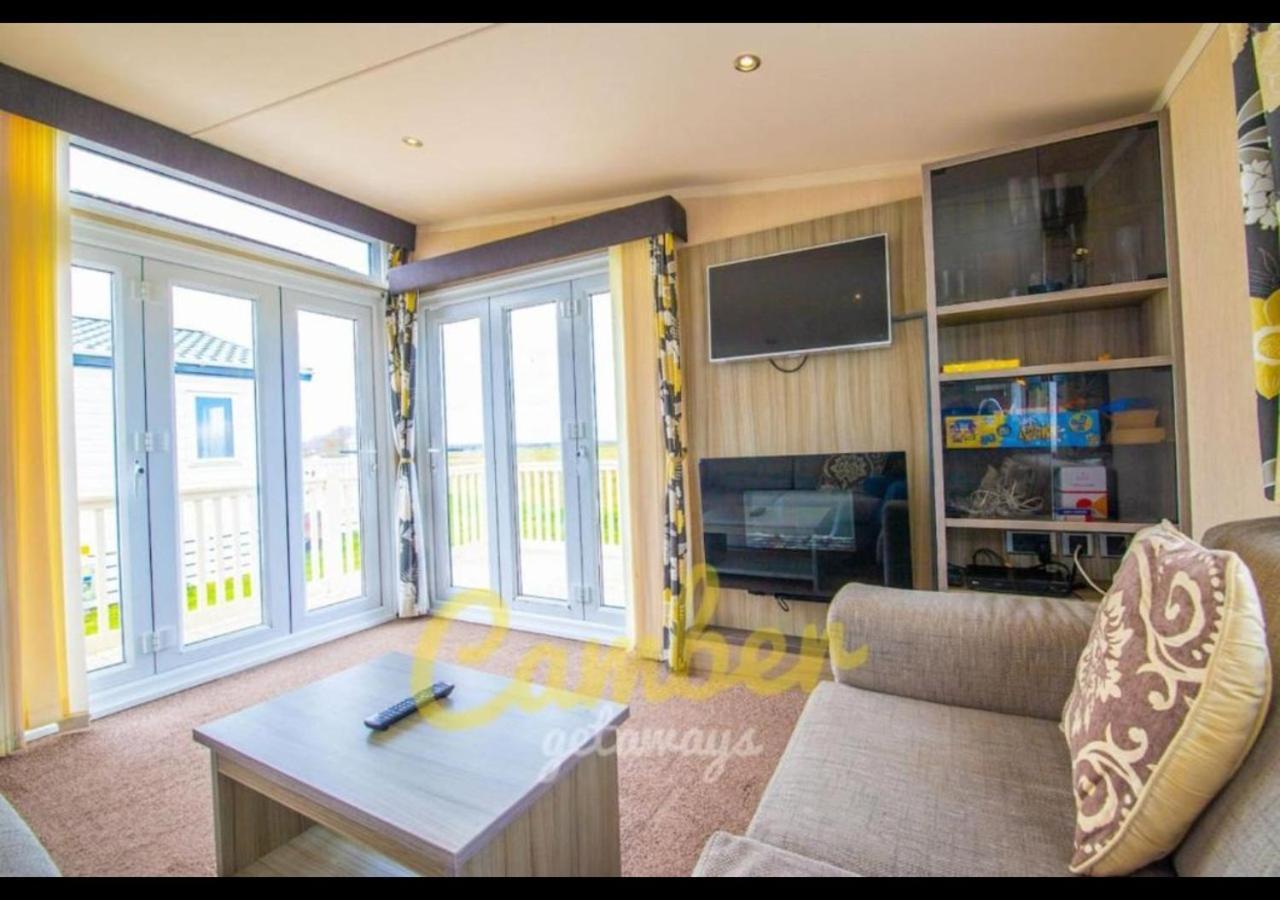 Mp502 - Camber Sands Holiday Park - Sleeps 6 - Small Dog - Gated Decking - Amazing Marsh Views Exterior photo
